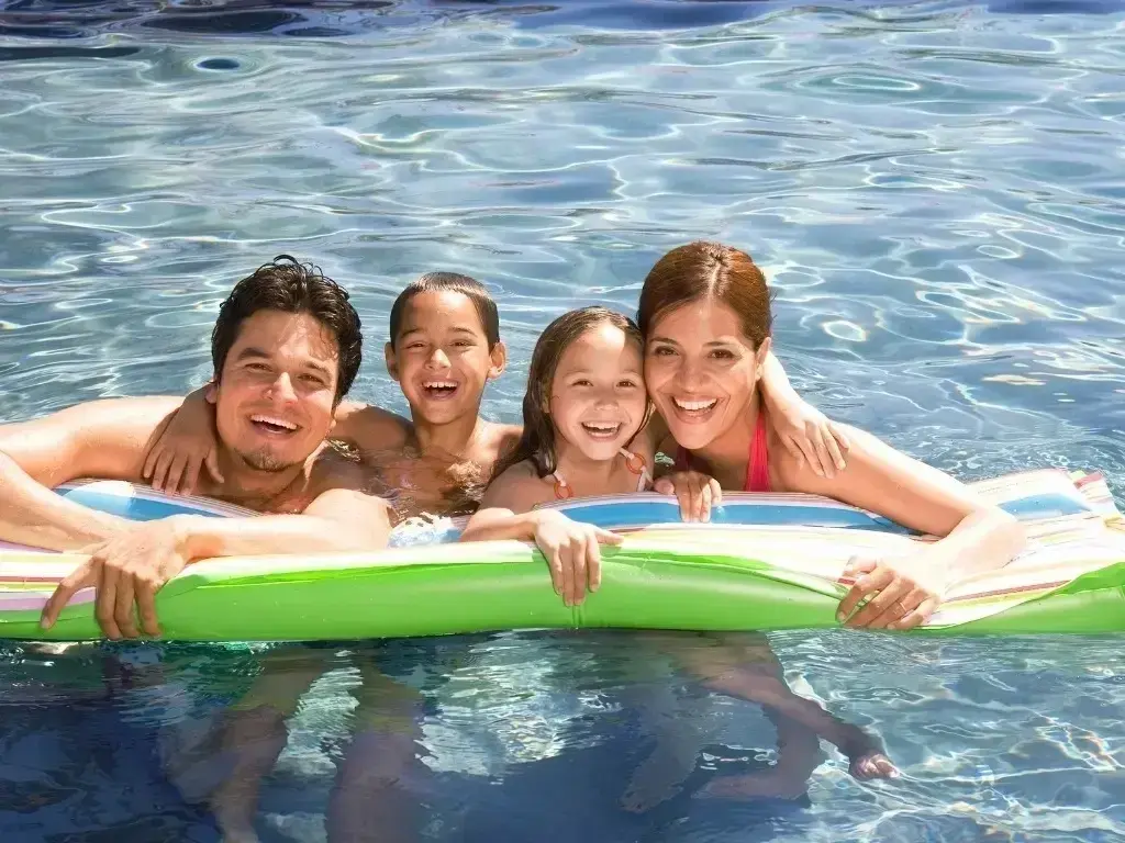 Need a Swimming Pools and Spas Contractor in Saddle Ridge?